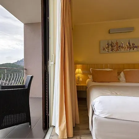 Capo Rosso 4* Piana (Corsica)